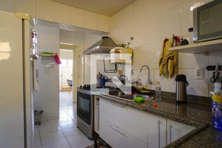 Apartamento à venda com 349m², 5 quartos e 3 vagas Apartamento à venda com 349m², 5 quartos e 3 vagasCozinha