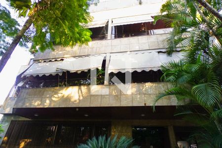 Apartamento à venda com 349m², 5 quartos e 3 vagas Apartamento à venda com 349m², 5 quartos e 3 vagasFachada