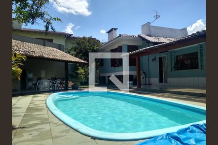 Casa à venda com 774m², 4 quartos e 3 vagasPiscina