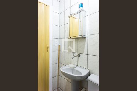 Casa à venda com 60m², 2 quartos e 1 vaga Casa à venda com 60m², 2 quartos e 1 vagaBanheiro