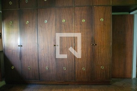 Casa à venda com 240m², 4 quartos e 4 vagas Casa à venda com 240m², 4 quartos e 4 vagasQuarto 3