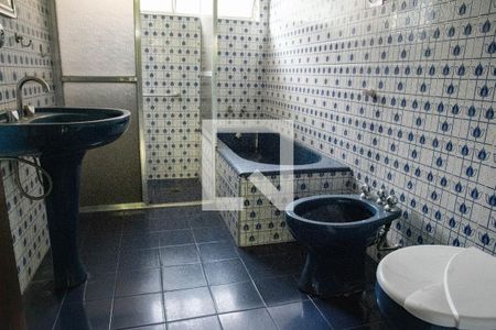 Casa à venda com 240m², 4 quartos e 4 vagas Casa à venda com 240m², 4 quartos e 4 vagasBanheiro