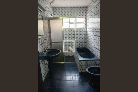 Casa à venda com 240m², 4 quartos e 4 vagas Casa à venda com 240m², 4 quartos e 4 vagasBanheiro