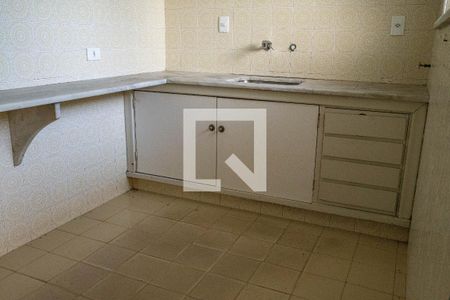Casa à venda com 240m², 4 quartos e 4 vagas Casa à venda com 240m², 4 quartos e 4 vagasCozinha