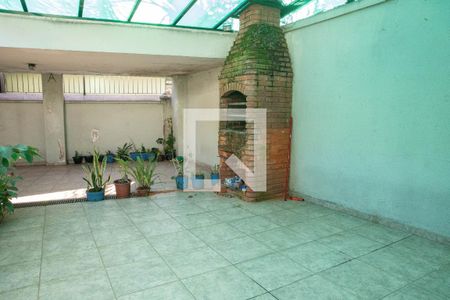 Casa à venda com 240m², 4 quartos e 4 vagas Casa à venda com 240m², 4 quartos e 4 vagasÁrea comum - Churrasqueira