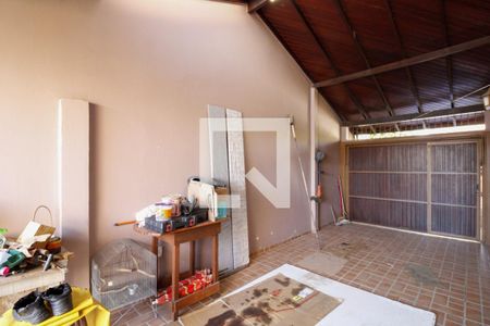 Casa à venda com 250m², 4 quartos e 2 vagas Casa à venda com 250m², 4 quartos e 2 vagasGaragem