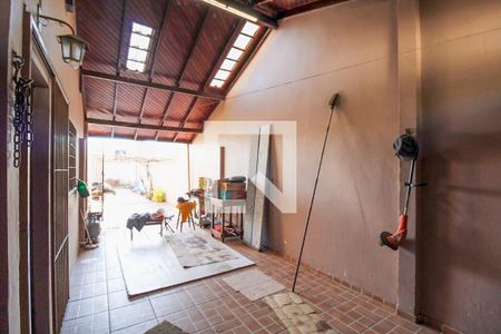 Casa à venda com 250m², 4 quartos e 2 vagas Casa à venda com 250m², 4 quartos e 2 vagasGaragem