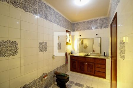 Casa à venda com 250m², 4 quartos e 2 vagas Casa à venda com 250m², 4 quartos e 2 vagasBanheiro da Suíte