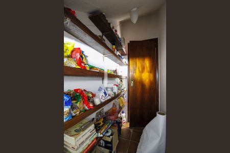 Casa à venda com 250m², 4 quartos e 2 vagas Casa à venda com 250m², 4 quartos e 2 vagasDespensa