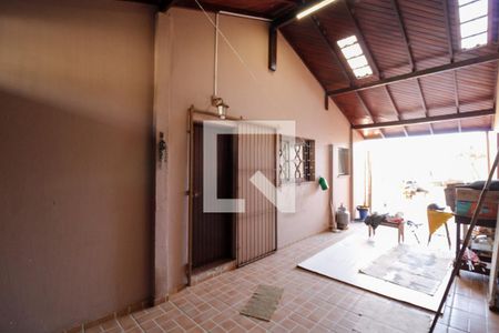 Casa à venda com 250m², 4 quartos e 2 vagas Casa à venda com 250m², 4 quartos e 2 vagasGaragem