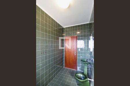 Casa à venda com 250m², 4 quartos e 2 vagas Casa à venda com 250m², 4 quartos e 2 vagasBanheiro