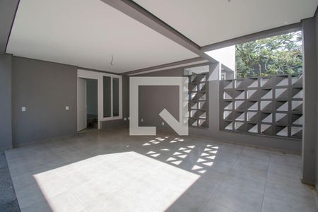 Casa à venda com 297m², 4 quartos e 3 vagas Casa à venda com 297m², 4 quartos e 3 vagasÁrea comum