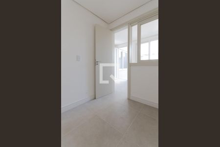 Casa de condomínio à venda com 278m², 4 quartos e 3 vagas Casa de condomínio à venda com 278m², 4 quartos e 3 vagasQuarto de Serviço