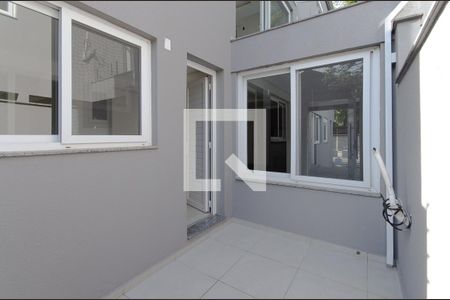 Casa de condomínio à venda com 278m², 4 quartos e 3 vagas Casa de condomínio à venda com 278m², 4 quartos e 3 vagasÁrea Externa