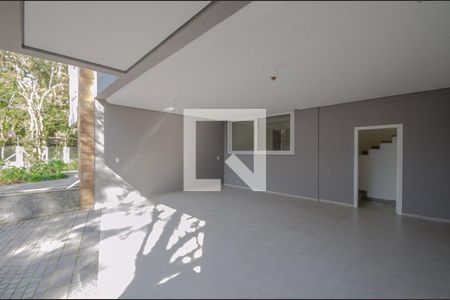 Casa de condomínio à venda com 278m², 4 quartos e 3 vagas Casa de condomínio à venda com 278m², 4 quartos e 3 vagasGaragem