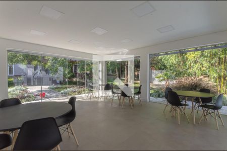 Casa de condomínio à venda com 278m², 4 quartos e 3 vagas Casa de condomínio à venda com 278m², 4 quartos e 3 vagasÁrea comum - Salão de festas