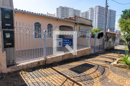 Casa à venda com 120m², 2 quartos e 1 vaga Casa à venda com 120m², 2 quartos e 1 vagaFachada