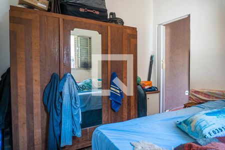 Casa à venda com 120m², 2 quartos e 1 vaga Casa à venda com 120m², 2 quartos e 1 vagaCasa dos Fundos Quarto