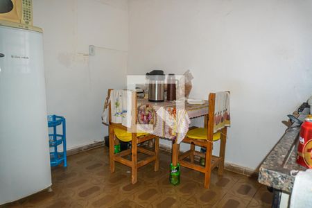 Casa à venda com 120m², 2 quartos e 1 vaga Casa à venda com 120m², 2 quartos e 1 vagaCasa dos Fundos Cozinha