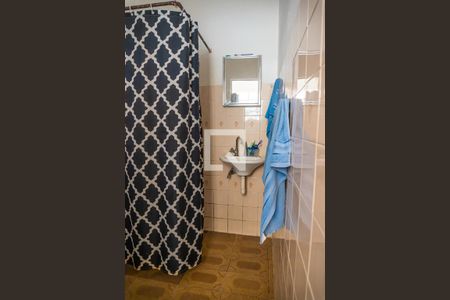 Casa à venda com 120m², 2 quartos e 1 vaga Casa à venda com 120m², 2 quartos e 1 vagaCasa dos Fundos Banheiro