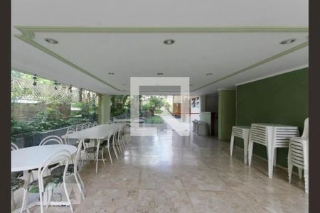 Apartamento à venda com 100m², 3 quartos e sem vagaÁrea comum - Salão de festas