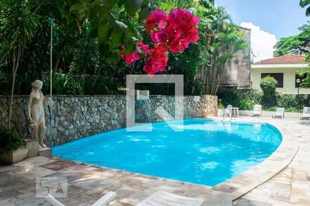 Apartamento à venda com 100m², 3 quartos e sem vagaÁrea comum - Piscina