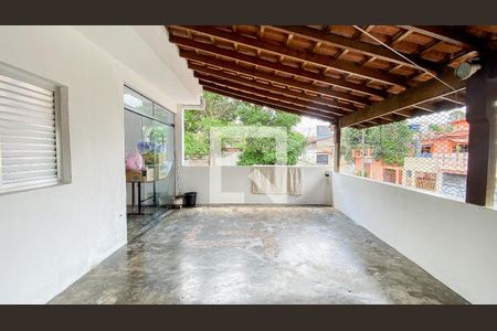 Casa à venda com 120m², 2 quartos e 8 vagasQuintal - Varanda