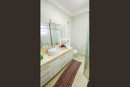 Casa à venda com 120m², 2 quartos e 8 vagasBanheiro da Suíte 