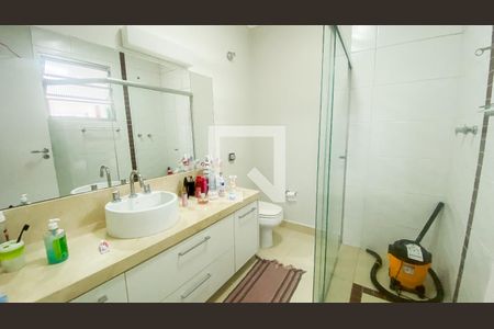 Casa à venda com 120m², 2 quartos e 8 vagasBanheiro da Suíte 