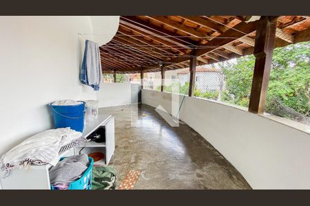 Casa à venda com 120m², 2 quartos e 8 vagasQuintal - Varanda 