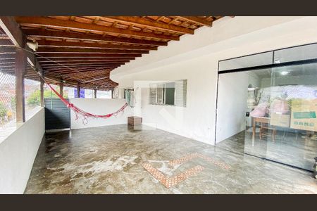 Casa à venda com 120m², 2 quartos e 8 vagasQuintal - Varanda