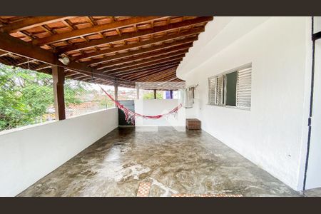 Casa à venda com 120m², 2 quartos e 8 vagasQuintal - Varanda