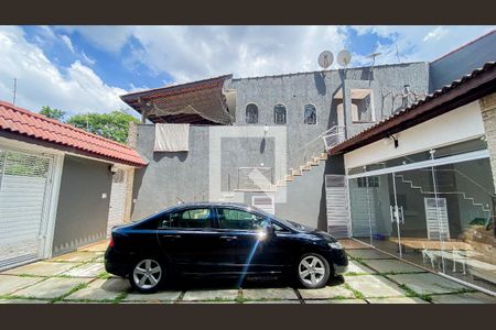 Casa à venda com 120m², 2 quartos e 8 vagasGaragem - Quintal