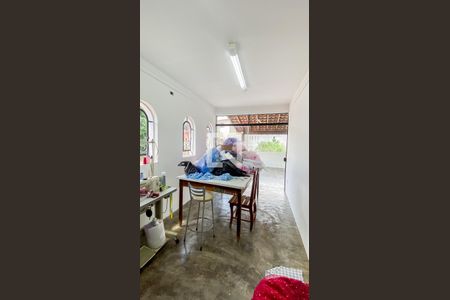 Casa à venda com 120m², 2 quartos e 8 vagasQuarto Oficina