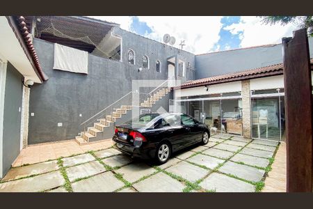 Casa à venda com 120m², 2 quartos e 8 vagasGaragem - Quintal
