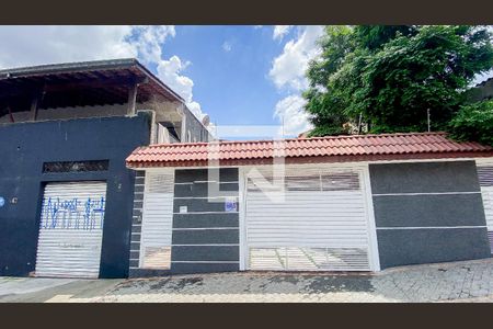 Casa à venda com 120m², 2 quartos e 8 vagasFachada
