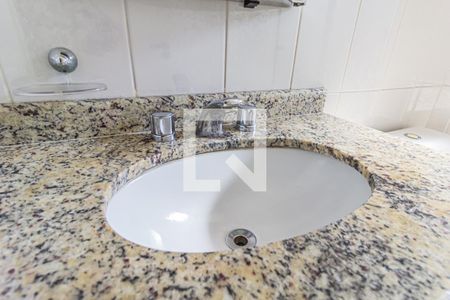 Apartamento à venda com 60m², 2 quartos e 1 vaga Apartamento à venda com 60m², 2 quartos e 1 vagaDetalhe do banheiro