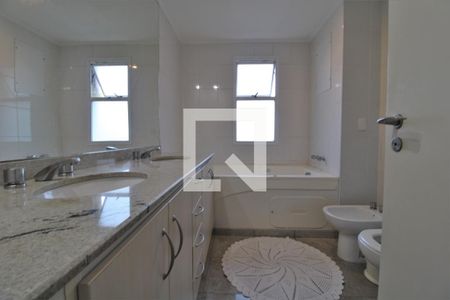 Apartamento à venda com 170m², 4 quartos e 3 vagasBanheiro da suíte 1