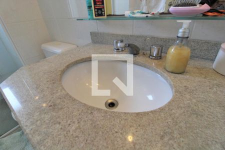 Apartamento à venda com 170m², 4 quartos e 3 vagasPia banheiro da suíte 2