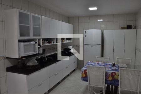 Casa à venda com 184m², 4 quartos e 6 vagasCozinha - Armários
