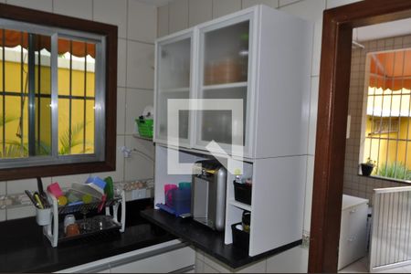 Casa à venda com 184m², 4 quartos e 6 vagasCozinha - Armários