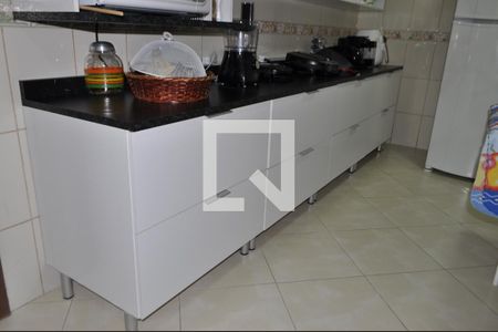 Casa à venda com 184m², 4 quartos e 6 vagasCozinha - Armários