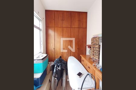 Apartamento à venda com 172m², 3 quartos e 2 vagas Apartamento à venda com 172m², 3 quartos e 2 vagasQuarto de Serviço