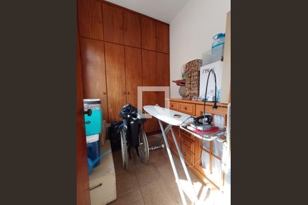 Apartamento à venda com 172m², 3 quartos e 2 vagas Apartamento à venda com 172m², 3 quartos e 2 vagasQuarto de Serviço