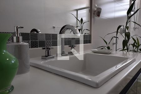 Apartamento à venda com 172m², 3 quartos e 2 vagas Apartamento à venda com 172m², 3 quartos e 2 vagasBanheiro Social