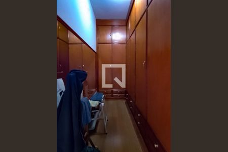 Apartamento à venda com 172m², 3 quartos e 2 vagas Apartamento à venda com 172m², 3 quartos e 2 vagasCloset da suíte 2