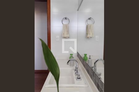 Apartamento à venda com 172m², 3 quartos e 2 vagas Apartamento à venda com 172m², 3 quartos e 2 vagasBanheiro Social