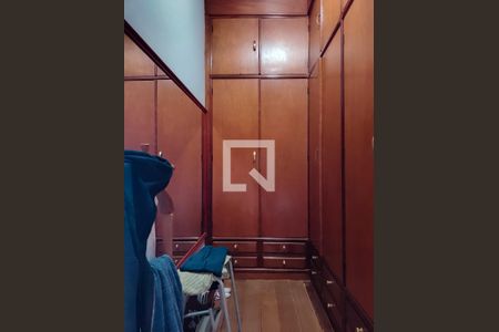 Apartamento à venda com 172m², 3 quartos e 2 vagas Apartamento à venda com 172m², 3 quartos e 2 vagasCloset da suíte 2