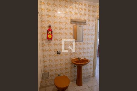 Casa à venda com 336m², 4 quartos e 7 vagas Casa à venda com 336m², 4 quartos e 7 vagasBanheiro de Serviço
