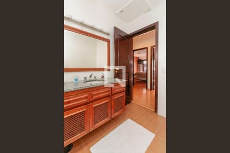 Casa à venda com 476m², 5 quartos e 4 vagas Casa à venda com 476m², 5 quartos e 4 vagasBanheiro 1